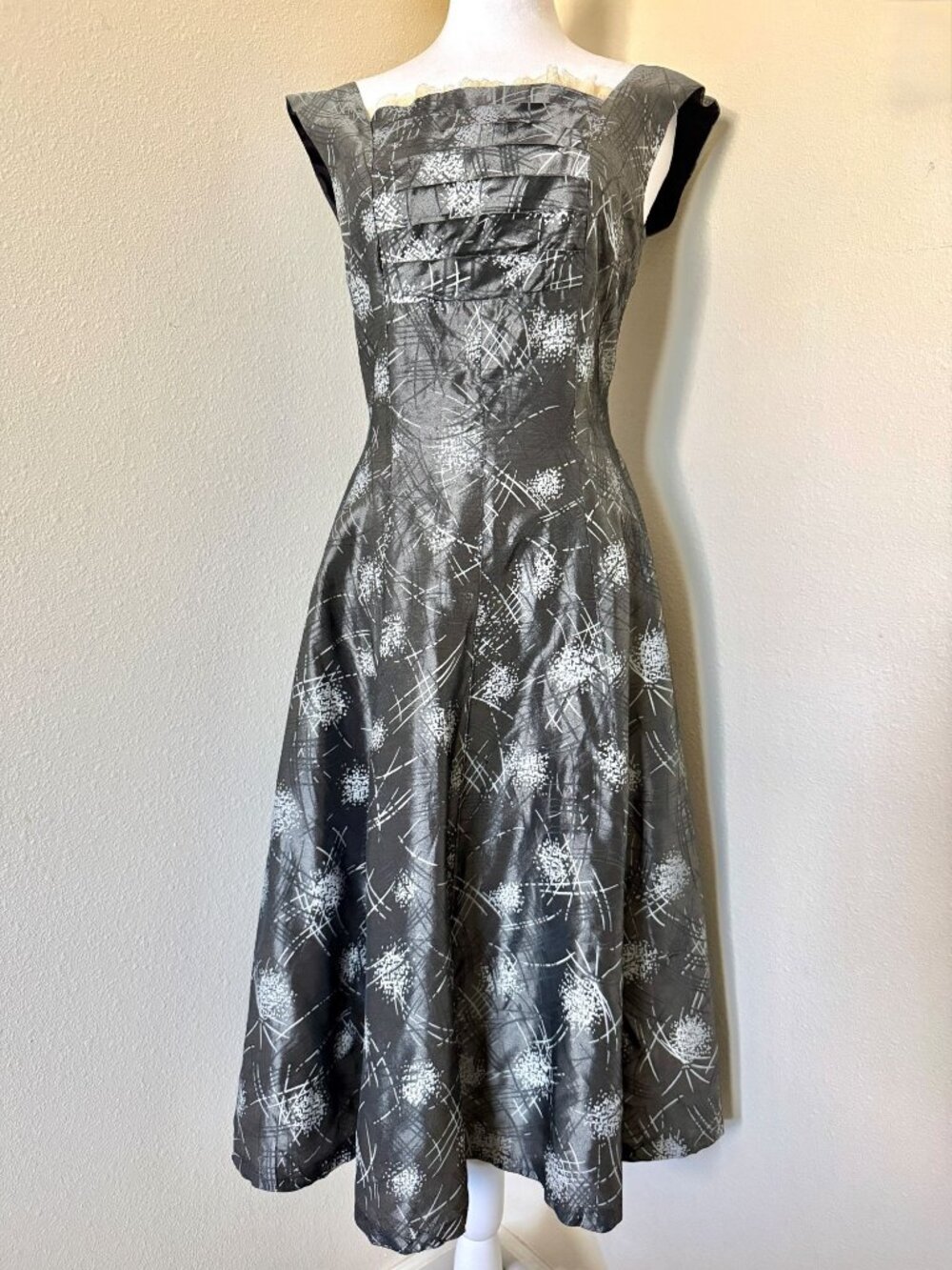 Vintage 1950s Sleeveless Fit And Flare Party Dress In Grey And White Abstract